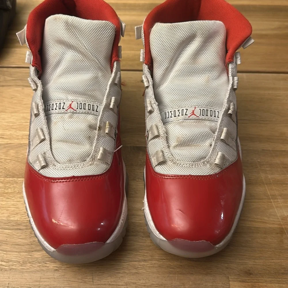 JORDAN 11 retro cherry red